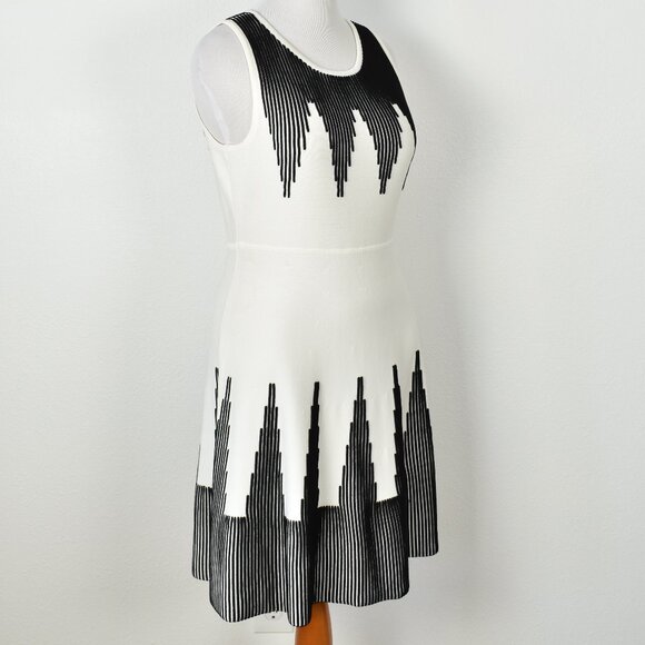 Calvin Klein Fit and Flare Knit Dress NEW - L - Picture 7 of 9